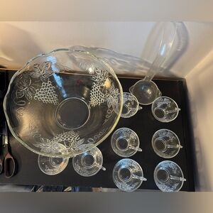 Vintage Anchor Hocking grape Clear Glass Punch Bowl Set with 8 Cups and Ladle